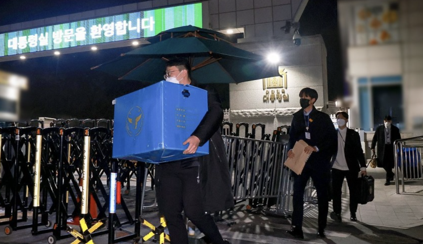 8시간의 대치 끝, 대통령실 압수수색은 왜 실패했나?