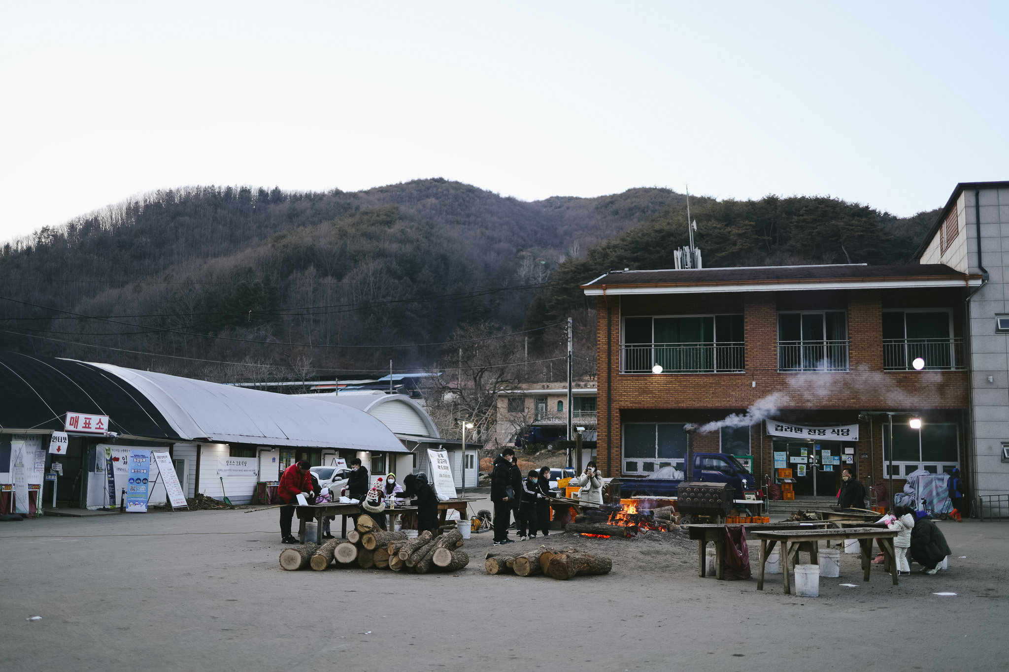 청양 알프스마을 군밤&amp;#44; 군고구마 체험/ 상급 썰매장에 있는 분식 코너