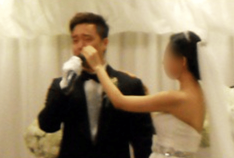 "결혼도 하고 아들도 낳고 잘 살았습니다." 가족 몰래 재혼을 하고 오토바이를 타고 원조 꽃미남 가수 수준에 올랐다. 5