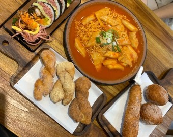 달걀김밥 순두부찌개 제육김밥