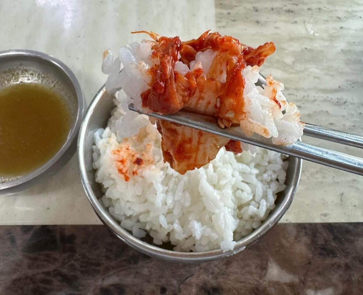 흰쌀밥과 배추겉절이