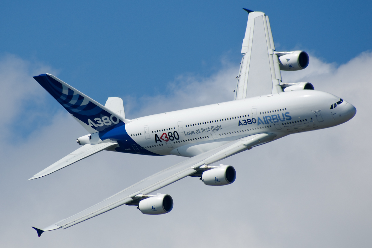 에어버스-A380-여객기-날고있는-사진