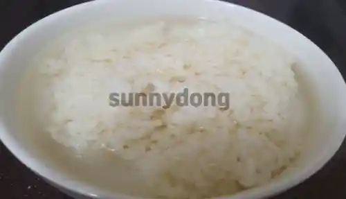 물에 밥 말은 이미지