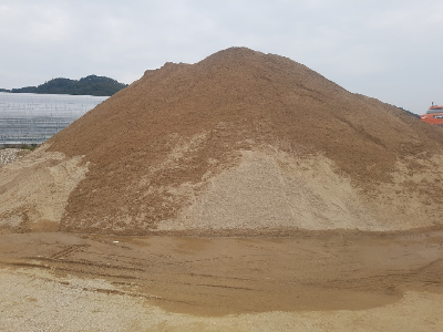 개답사를 선별하여 적재 후 물기를 제거 하는 과정