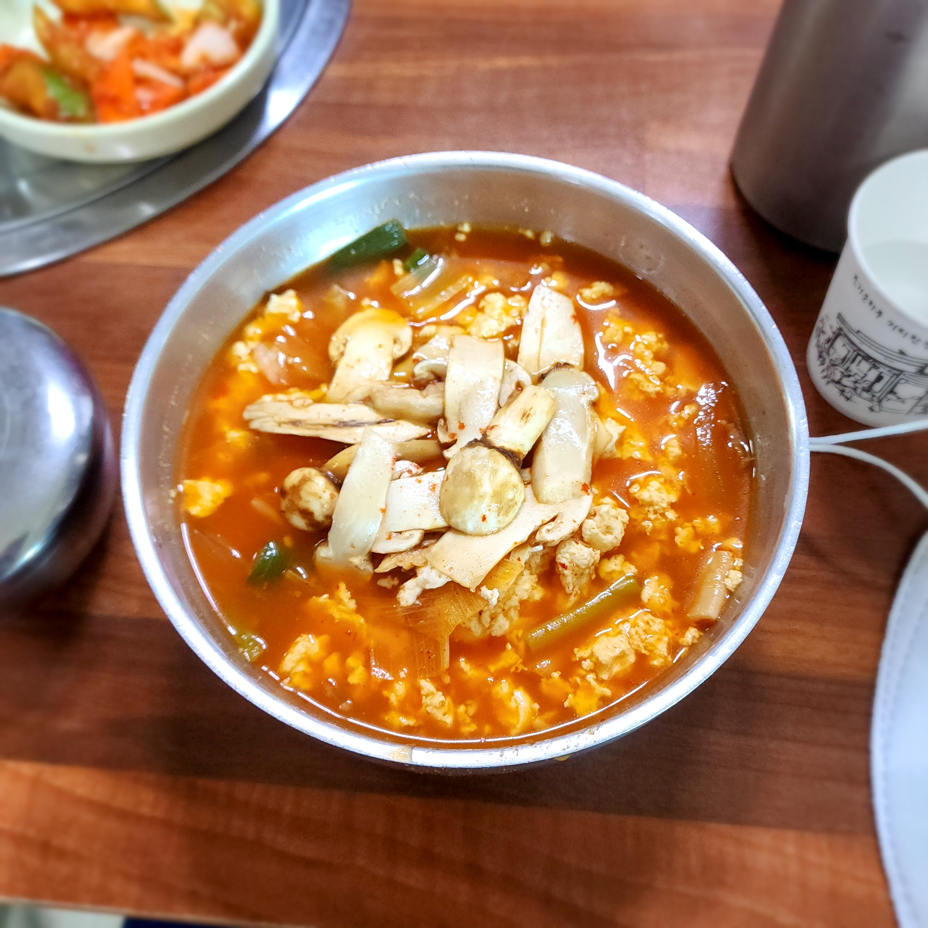  향긋하고 얼큰한 송이 순두부찌개