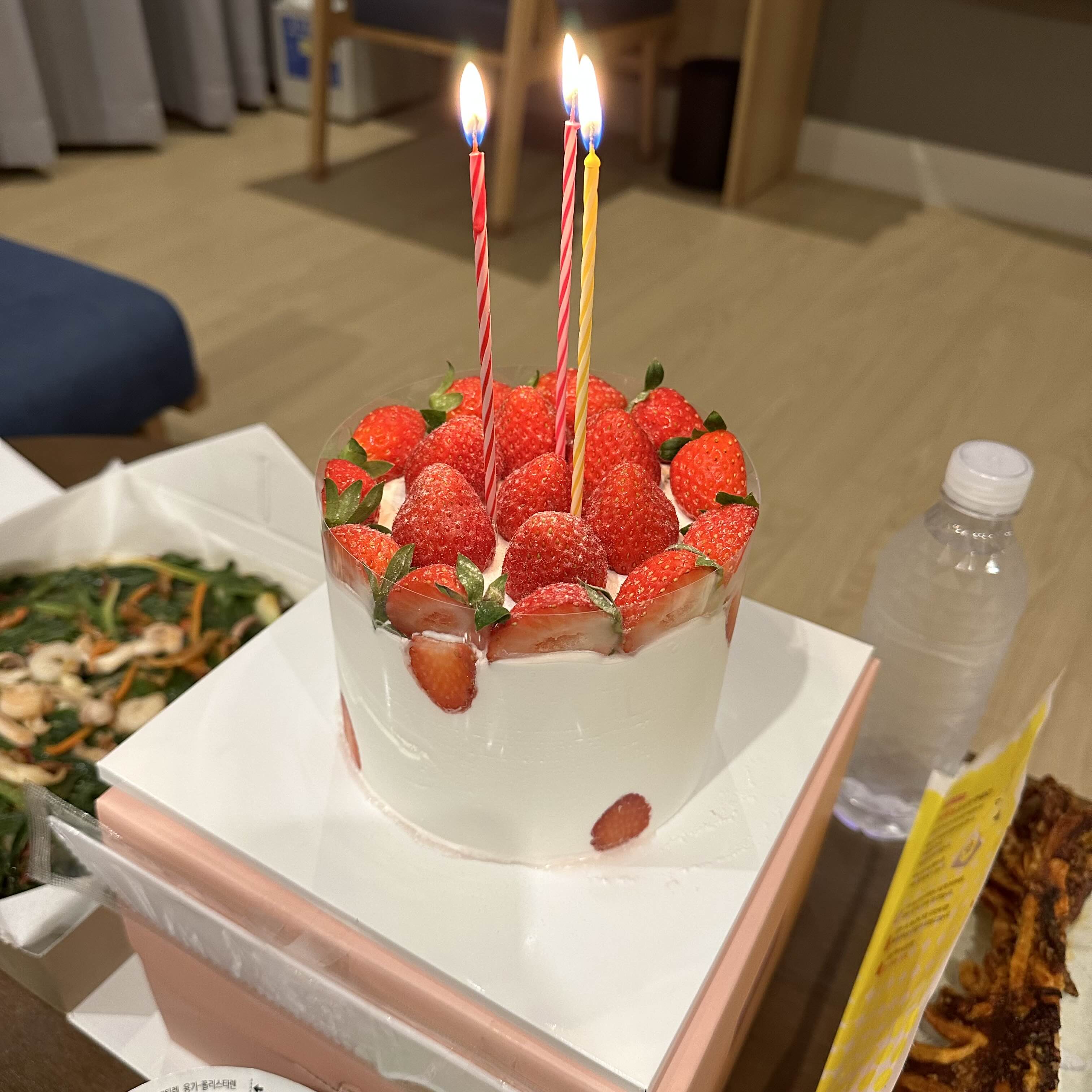아산딸기마녀케이크 이미지
