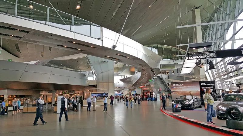 BMW Welt 1층 전시장