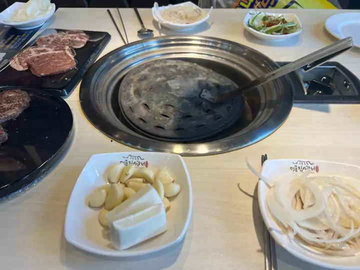 명준진사갈비-서울명일점-테이블
