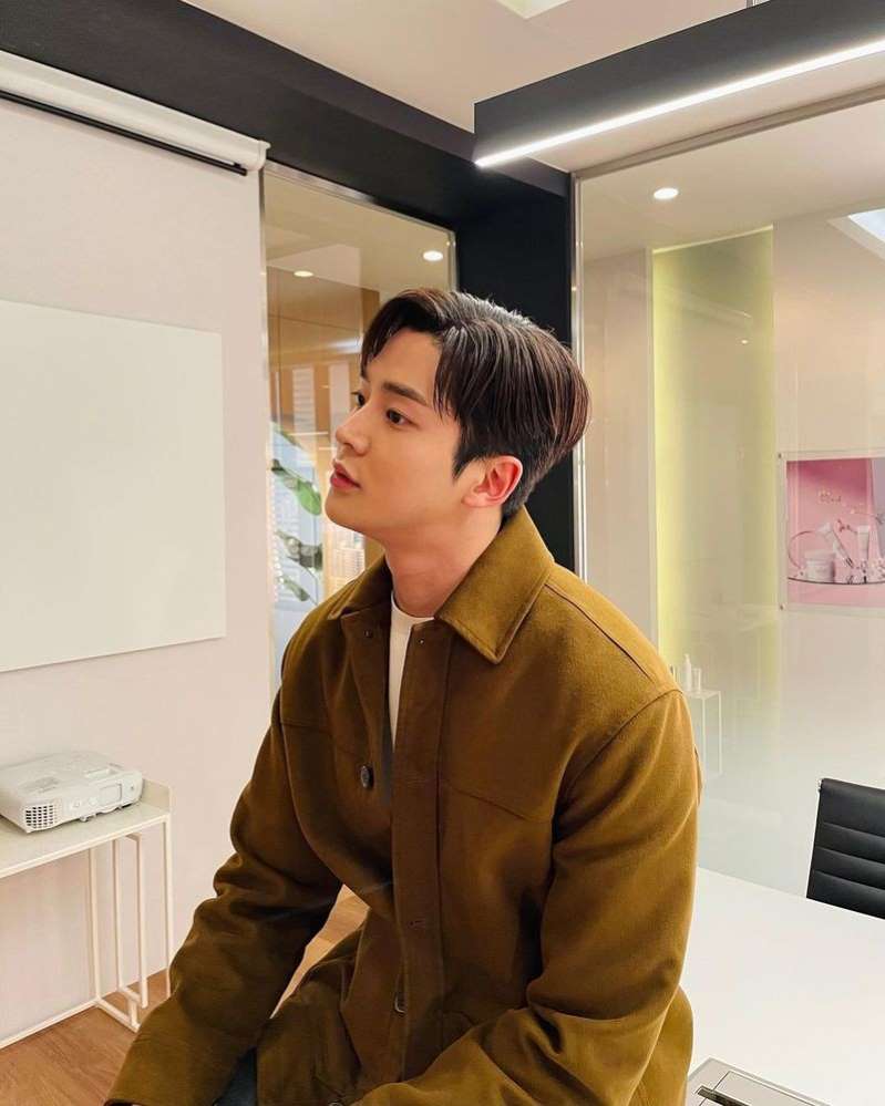  로운, 날이 갈수록 물오르는 미모…막 찍어도 화보 완성(SNS컷)