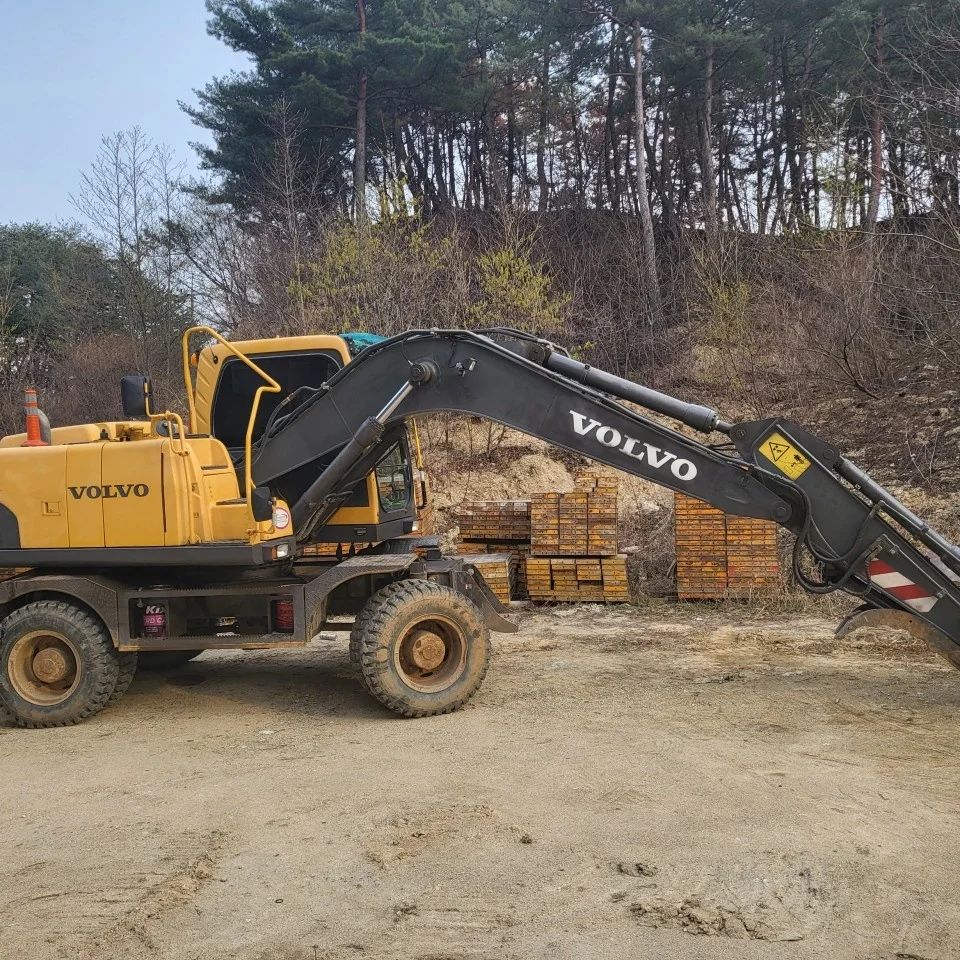  굴삭기 볼보 VOLVO EW145B모델 2012년식 4950만원 판매합니다