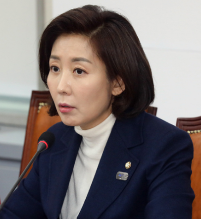  스트레이트, 나경원