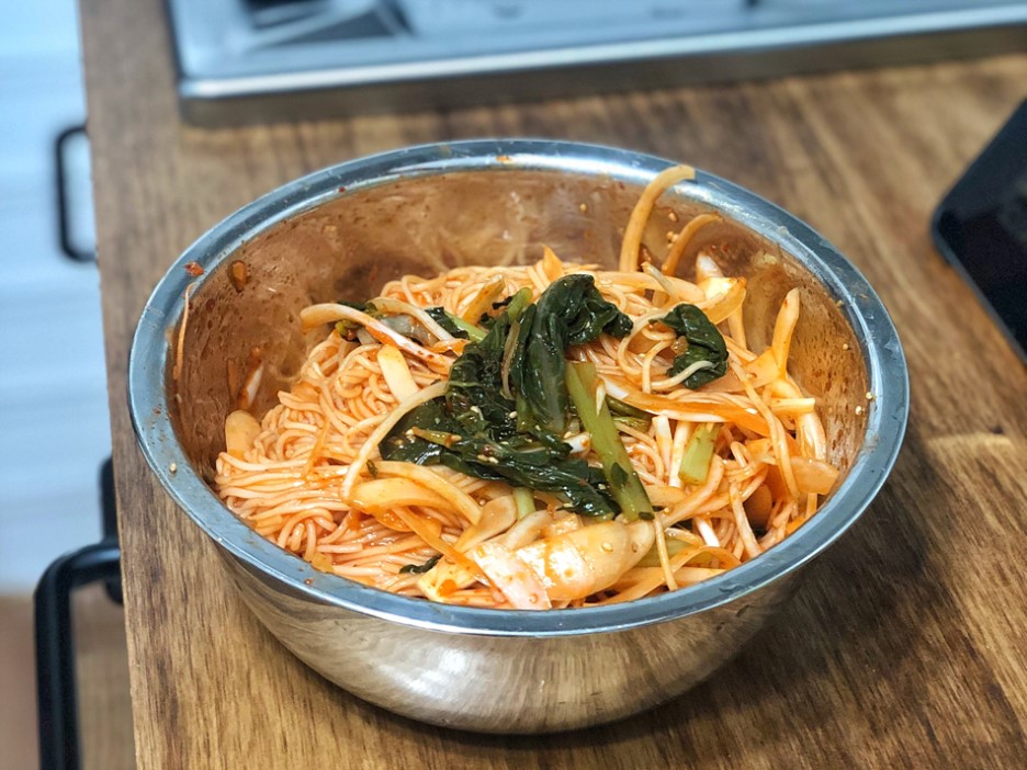  입맛 없는 여름엔 새콤 매콤 달콤한 비빔국수 - 비빔국수 레시피