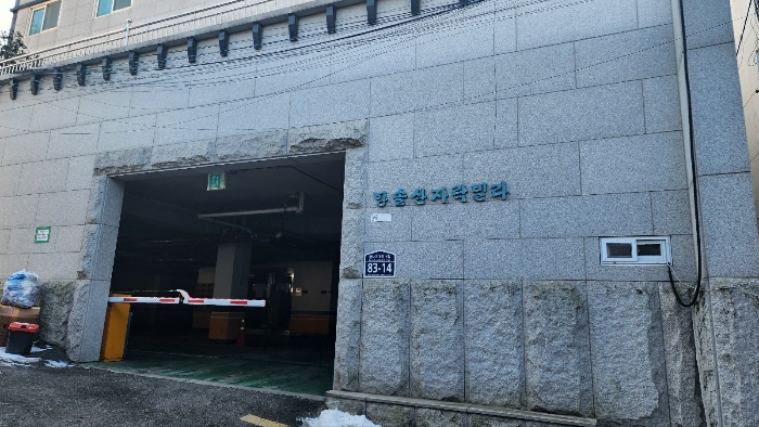 서울중앙지방법원2022타경112800 건물입구