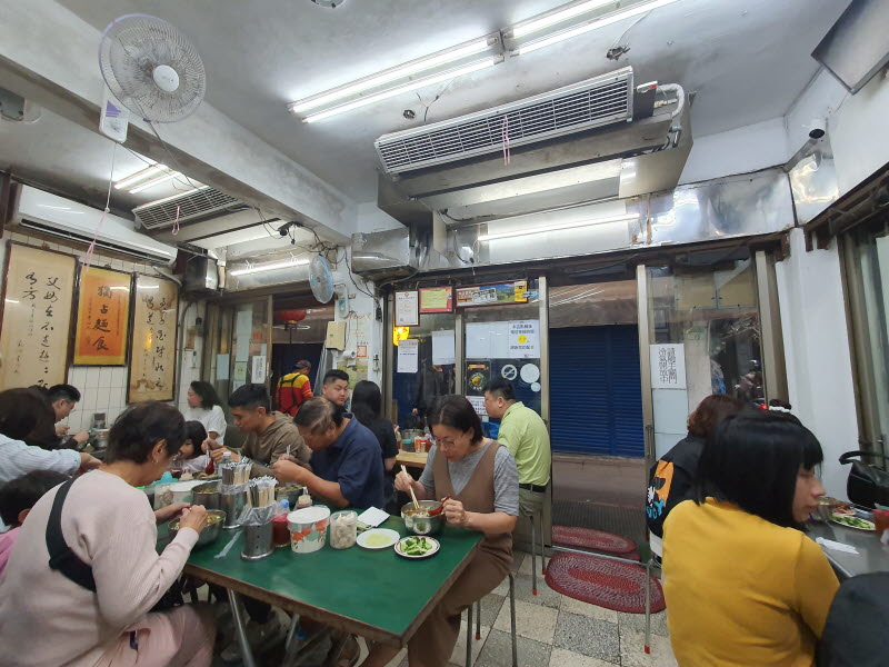 유산동-우육면-식당-내부