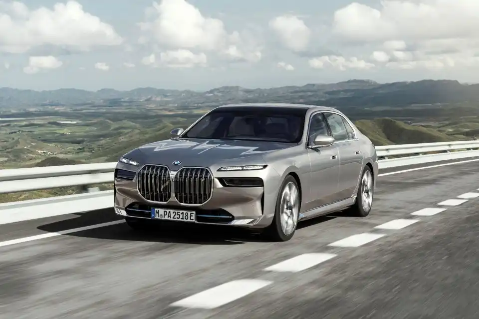 2023 BMW 뉴 7시리즈 옵션 가격 실구매가 모의견적 제원 옵션 카탈로그 가격표 디자인 실내 트렁크 색상 총정리