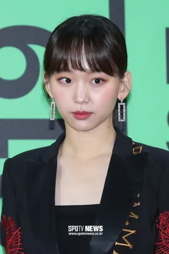 배우 진기주 프로필 나이 키 가족관계 데뷔와 언더커버 하이스쿨 오수아 역 설명_20