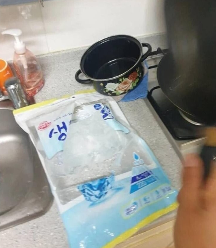  꽝꽝 언 얼음 깨는 방법