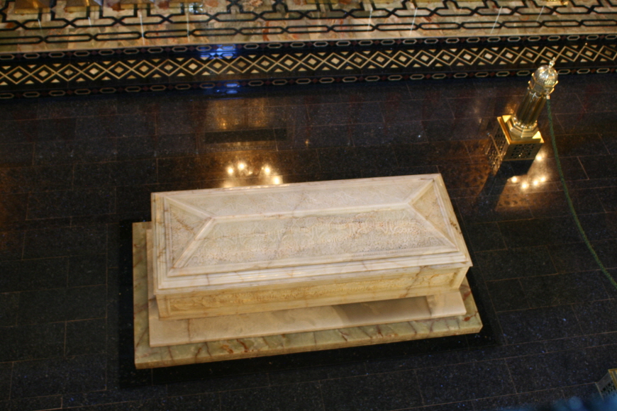 영묘 가운데 안치되어 있는 모하메드 5세의 석관