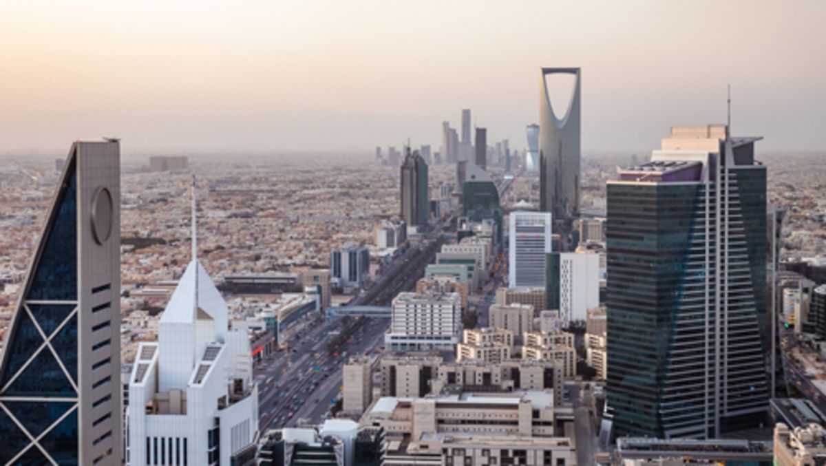사우디의 경고...네옴시티 등 일 따려면 지사 두어야 Saudi Arabia is serious about its Jan. 1 deadline for companies to move regional headquarters to Riyadh