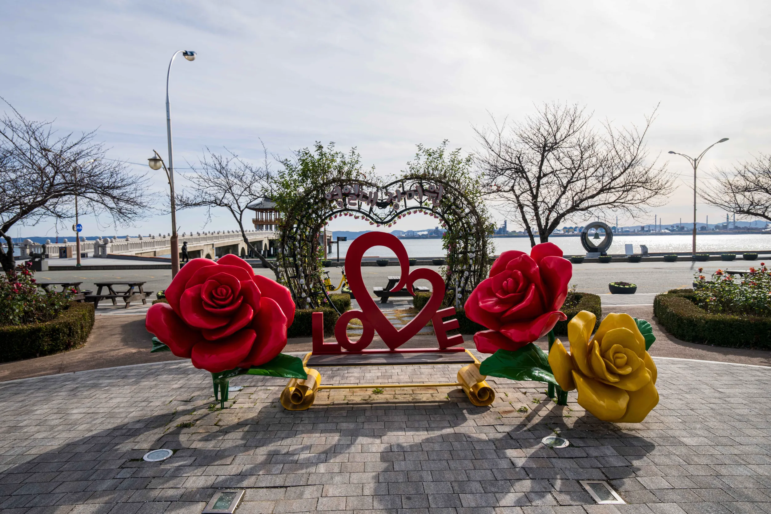 장미축제, 장미 포토존으로 유명한 포항 영일대 장미원