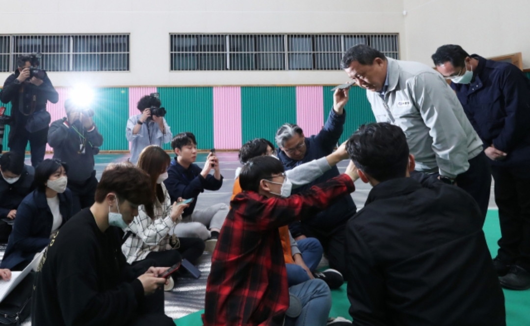  이천 물류창고 시공사 건우 대표  무릎꿇고 사죄