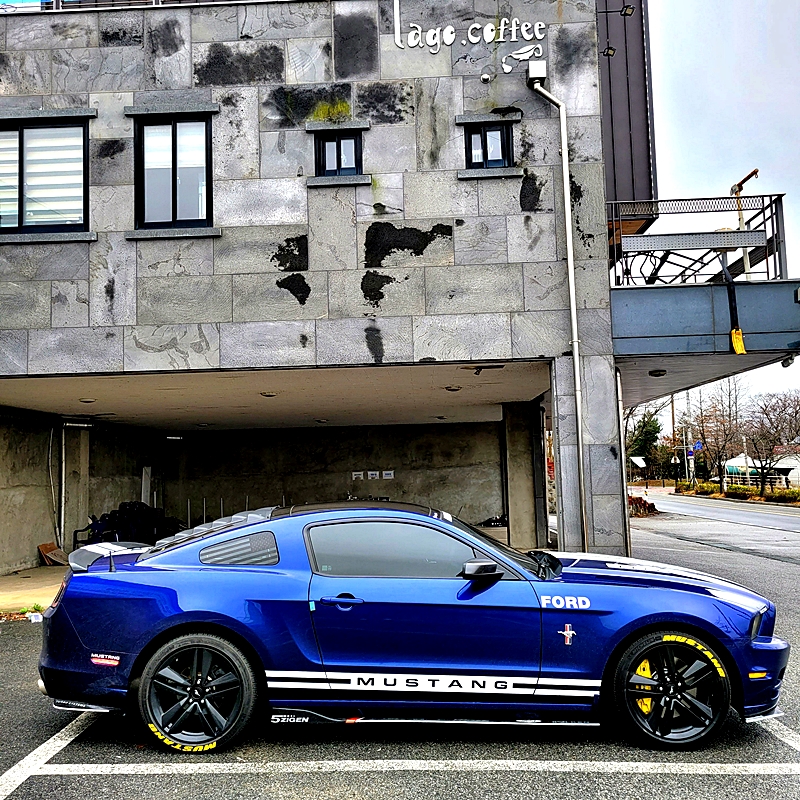  5.5세대 머스탱 옆 모습 살펴보기-2013 v6 ford mustang