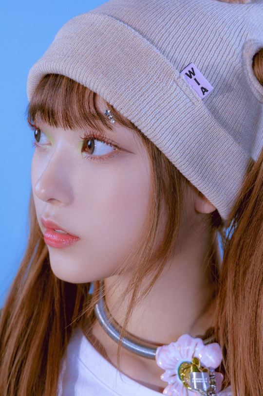  아기 고양이 뉴진스 해린, 댕댕이 민지와 비주얼 투 톱을 이루다.