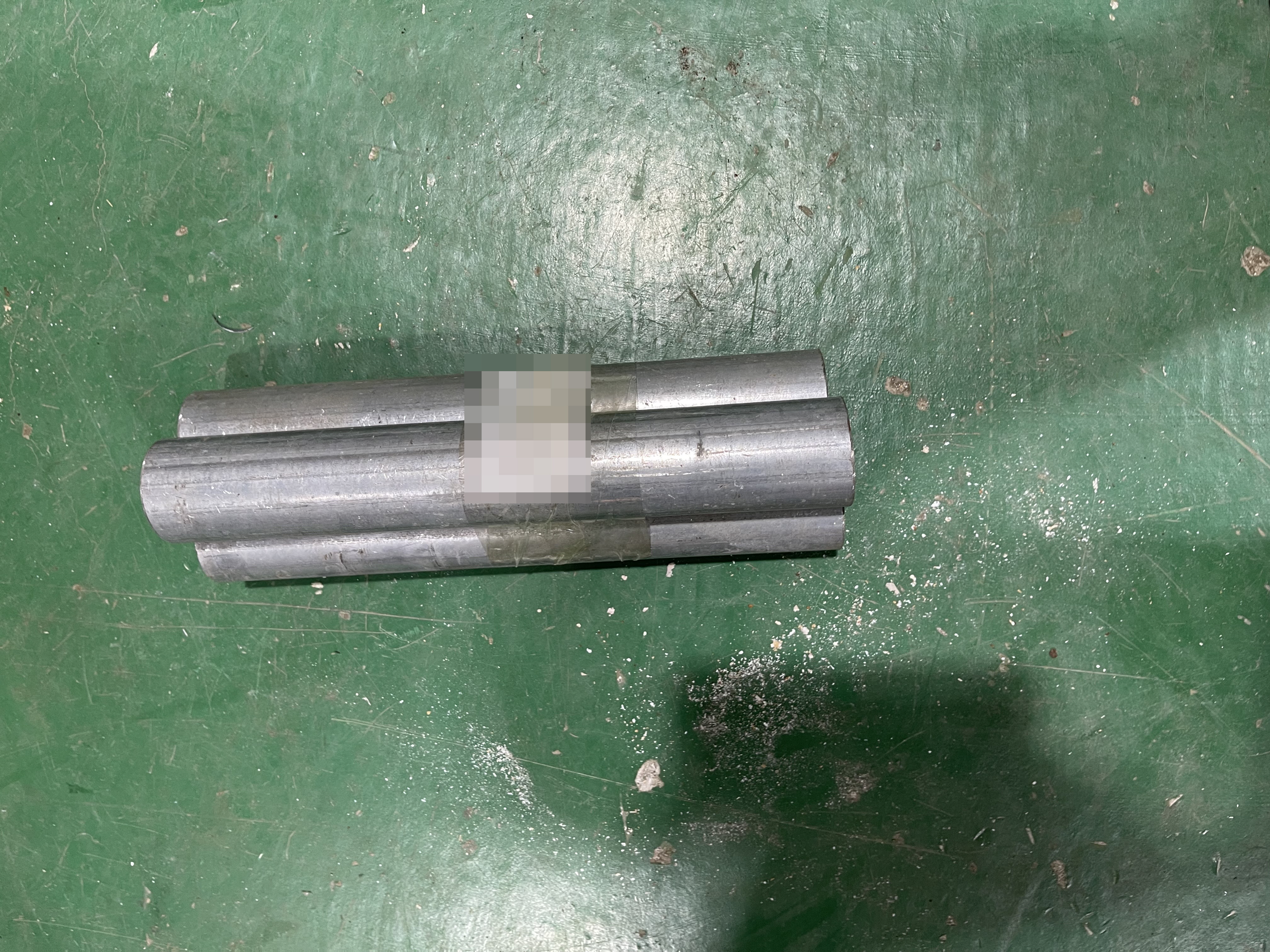 관형 강철로 만든 비계 요소