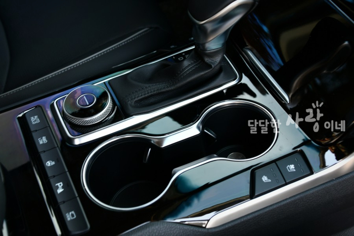 Majave the Master Platinum 7인승 실내가 압도적입니다. 32