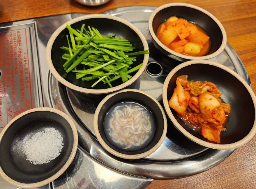 인천-송도-아프포레-순대국밥-맛집-보승회관-기본찬