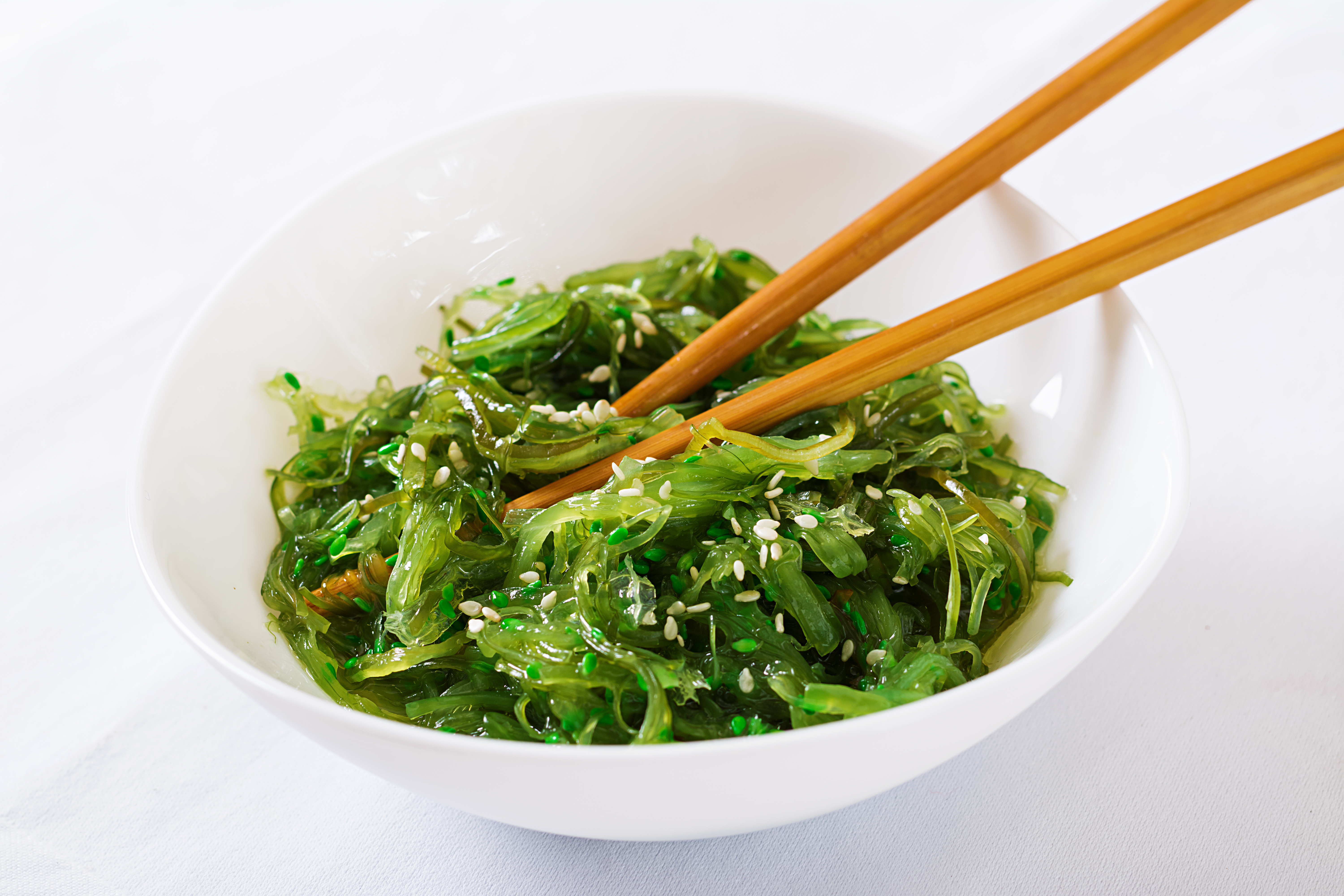 wakame-chuka-seaweed-salad-with-sesame-seeds-bowl-1