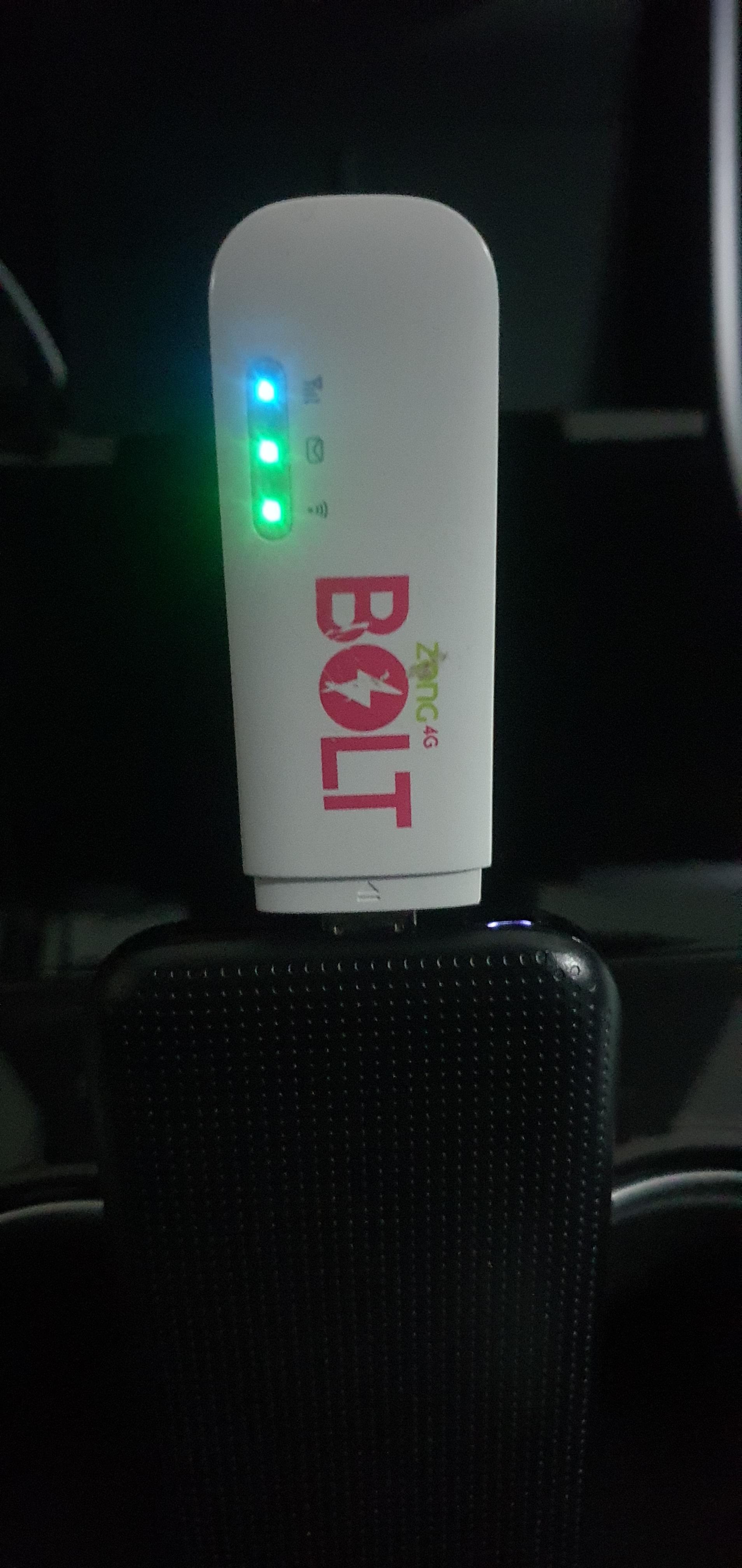 보조 배터리에 LTE 모뎀 연결