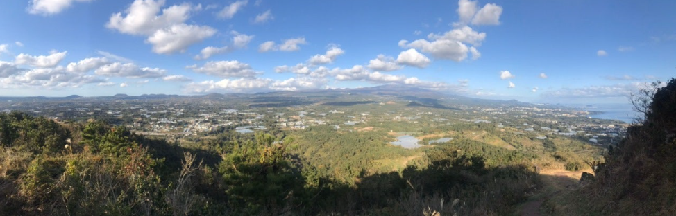 군산-오름-정상에서-제주도가-한눈에-들어오는-사진