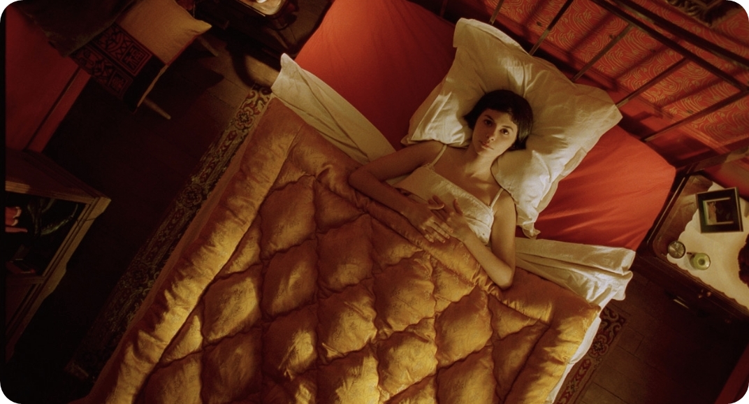 침대에 누워있는 여자 사진