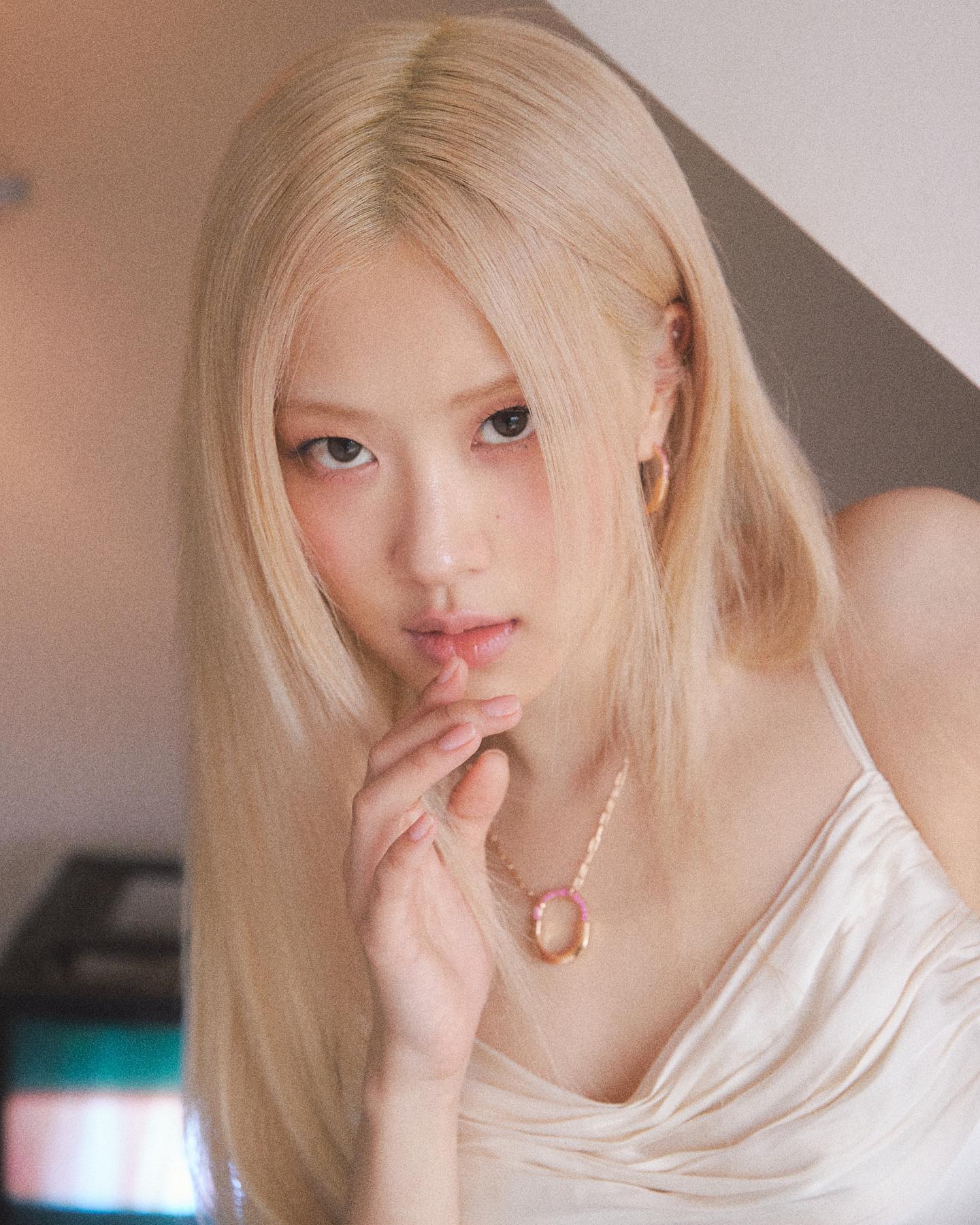 블랙핑크 로제 티파니코 화보 사진 - 1