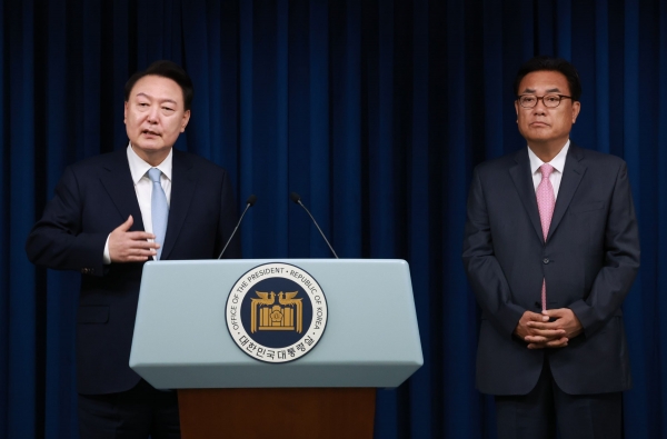  식물 대통령 윤석열의 국정 운영 행보는 어떨까?(feat. 역사는 반복되는가?)
