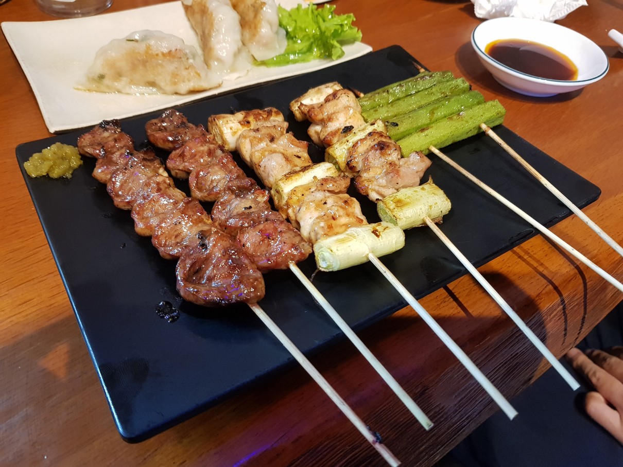 호치민 1군 레탄톤 이자카야 TORASAN - 염통꼬치(Hatsu) & 대파닭꼬치(Negima) & 오크라꼬치(Okura)