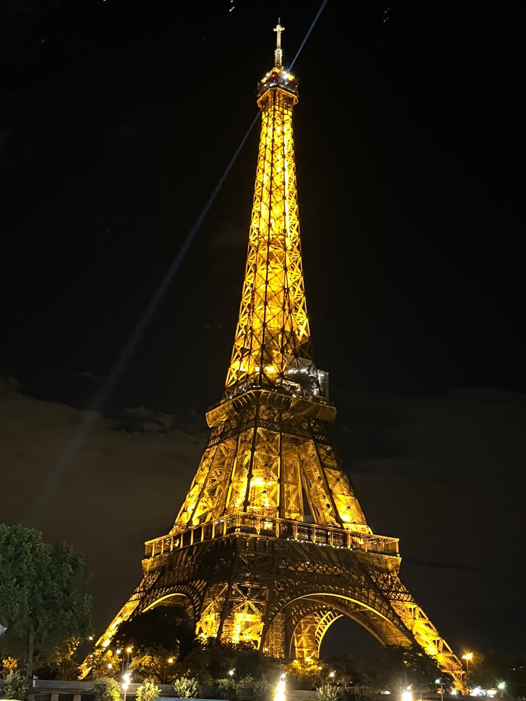 프랑스 파리 에펠탑의 근접 모습(1)