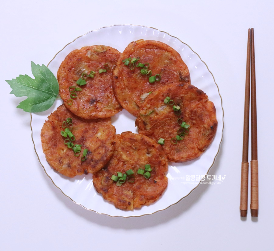 황금 레시피에 반했다! 백종원 김치전 16