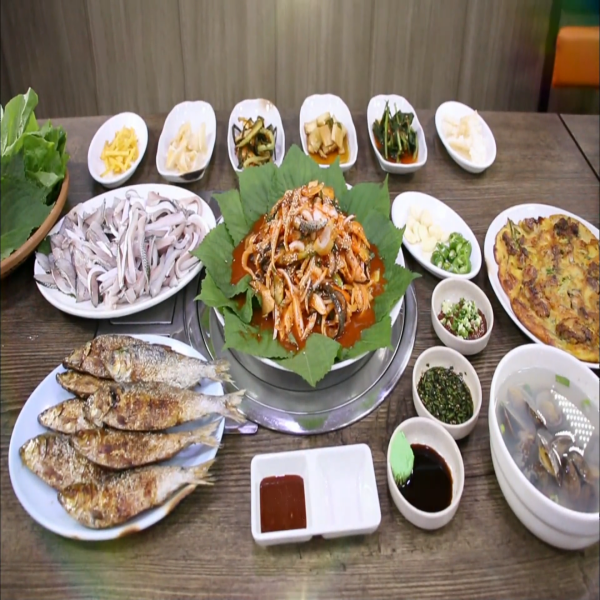  충남 서산 간월도 맛집 밀양 어부의 집 밀양횟집 생방송 투데이 자급자족 전어한상
