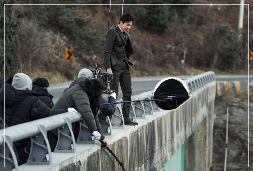영화-귀공자-배우-김선호-다리에서-뛰어내리는-촬영장면