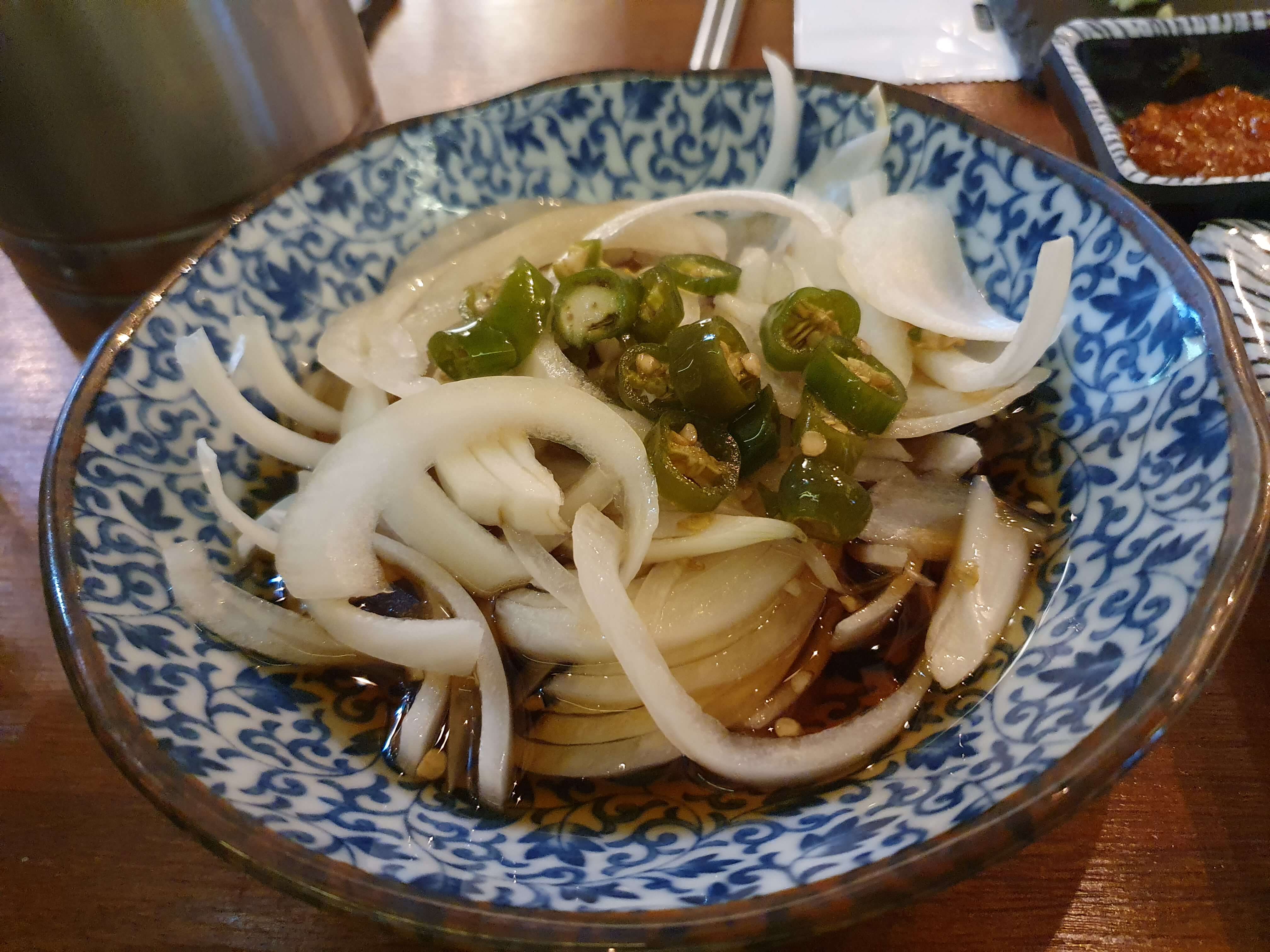 사상 괘법동 맛집 우대-반찬(양파땡초간장절임)