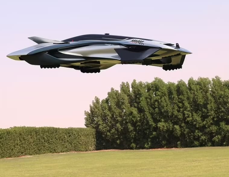 도심 여행 설계 미래형 '하이퍼카' 시험 비행 성공...출퇴근용으로 사용 VIDEO: Futuristic flying hypercar that is designed for inner city travel and could one day reach speeds..