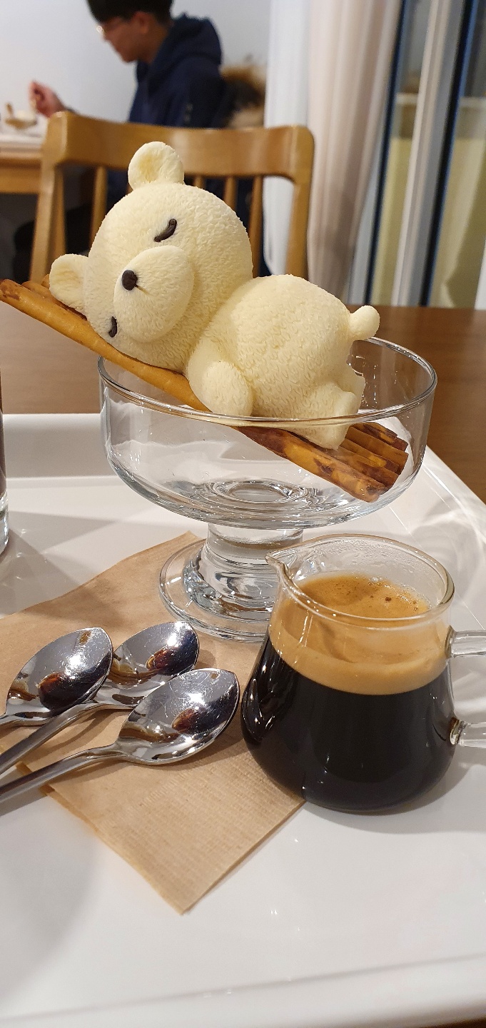  스타벅스?  :-) 난 성안동 카페 유카리 ~
