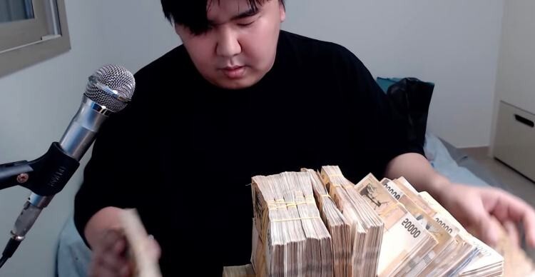  압구정 롤스로이스 가해자 언급 안 하는 조건으로 3억 받았다고 인증한 유튜버