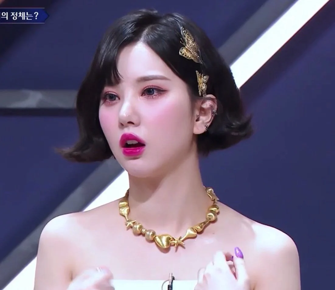  화이트 오프숄더 비비지(VIVIZ) 은하