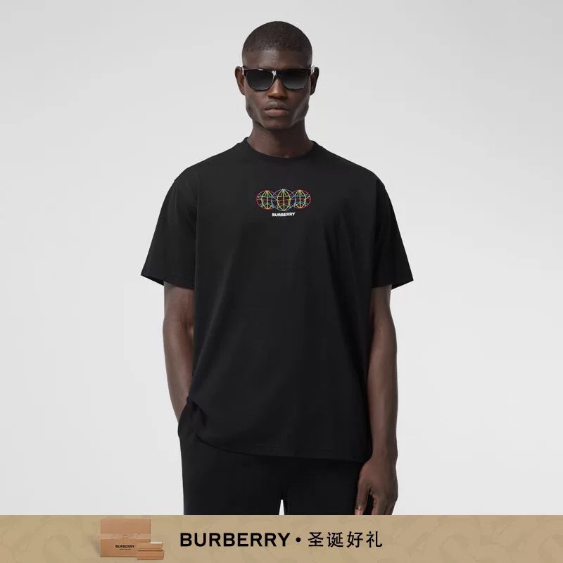  [BURBERRY] 버버리 엠브로이더리 글로브 그래픽 코튼 오버사이즈 반팔 티셔츠 80370851 (2 COLOR)