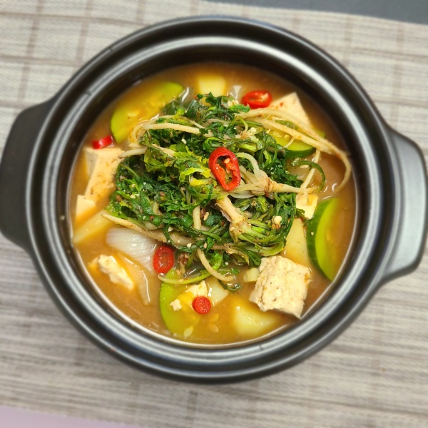  식탁위에 찾아온 봄 냉이된장찌개 맛있게 끓이는 법