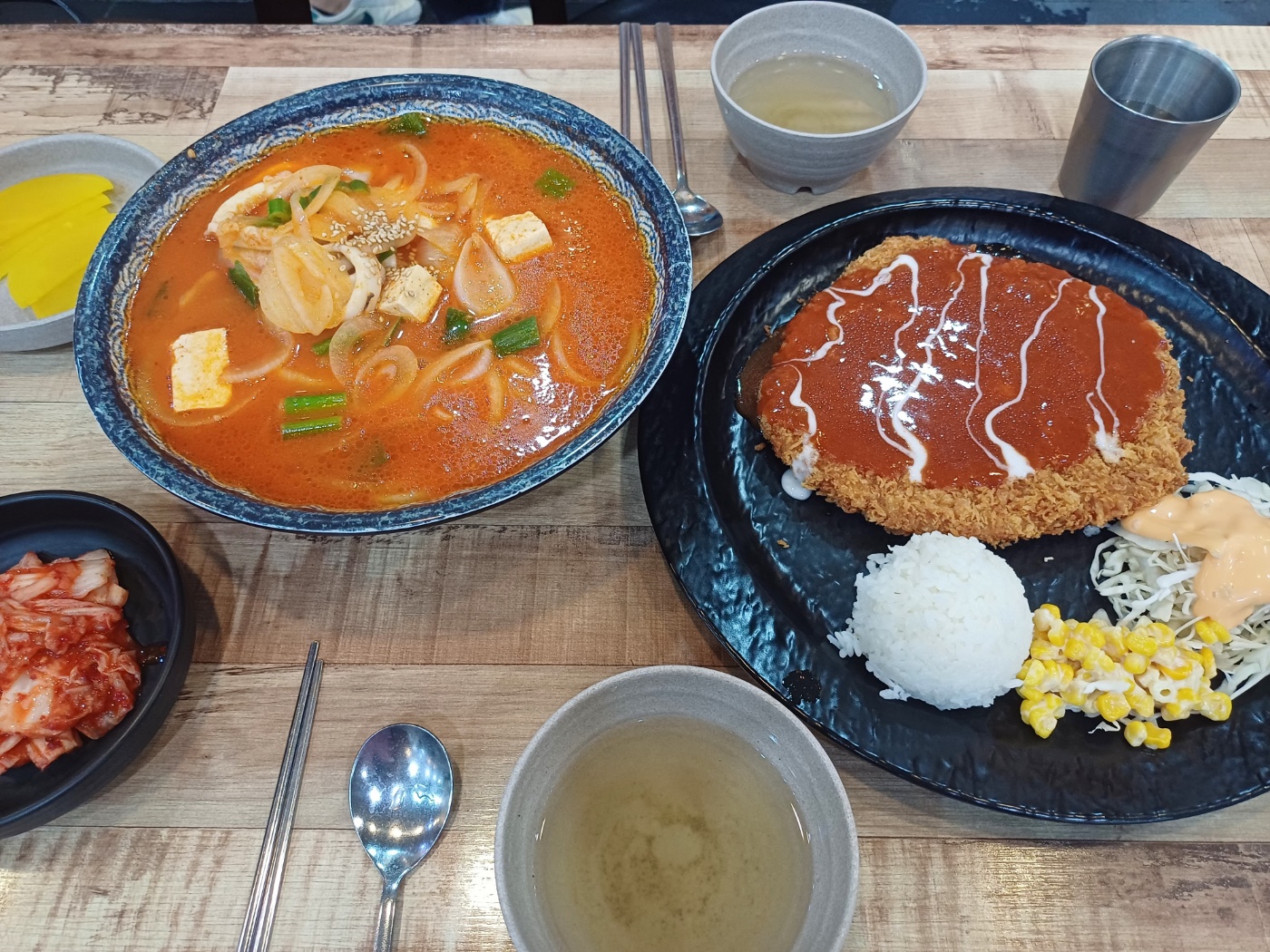  잠실역 지하상가, 황기순 칼국수&돈까스