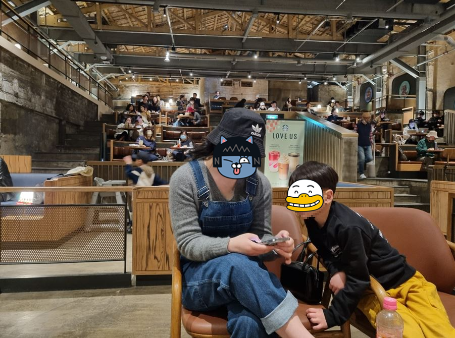 북적북적한-매장